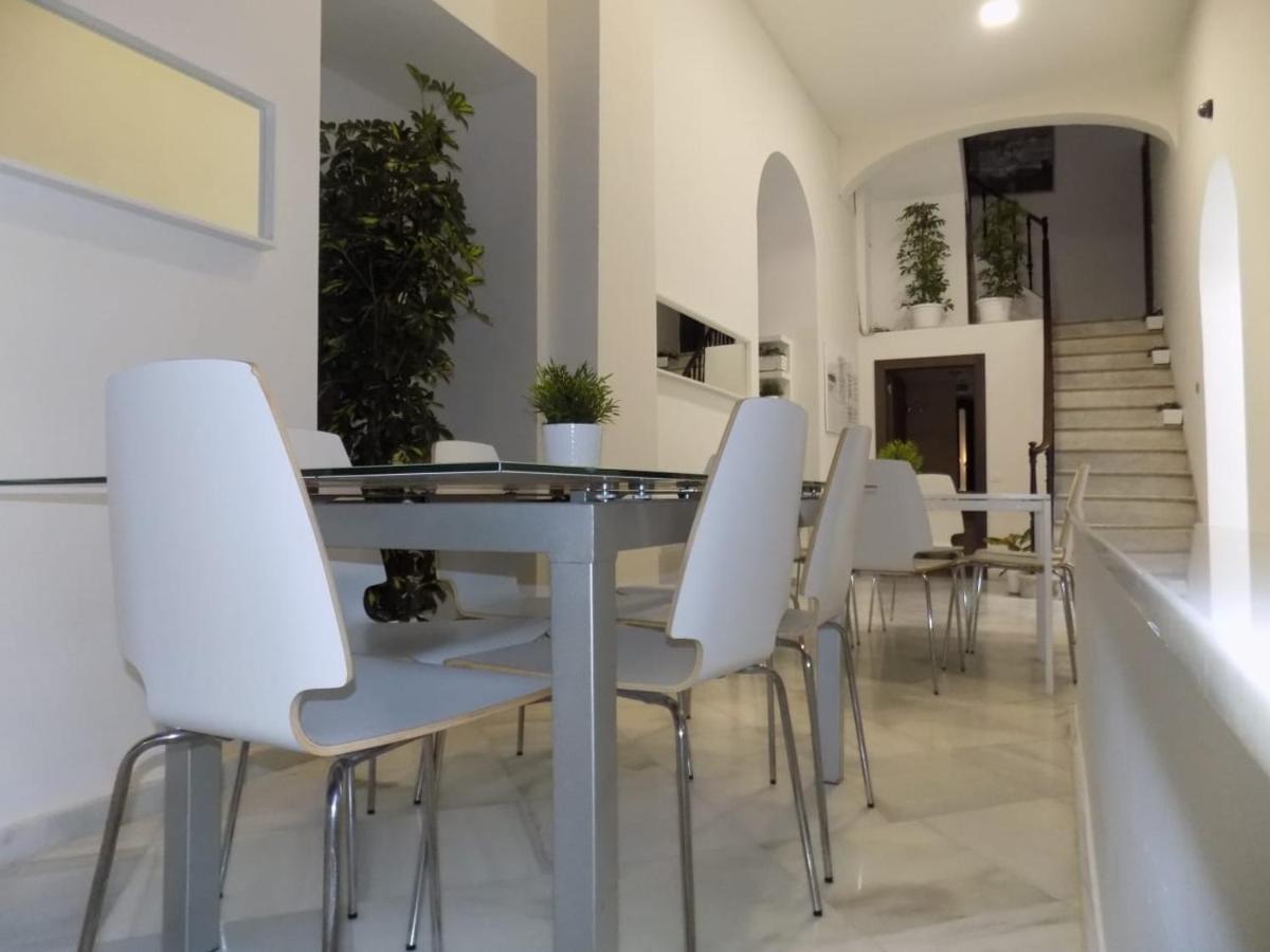 세비야 Residencia Viriato 호스텔 외부 사진